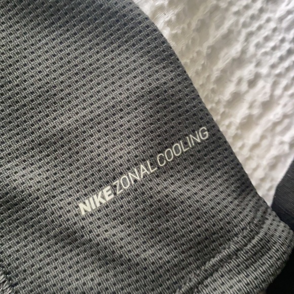 Nike work  out tshirt - Picture 4 of 6